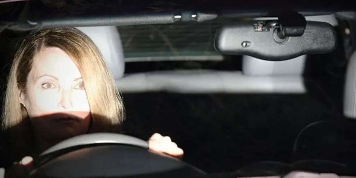 How to Deal with Headlight Glare: A Complete Guide for Safer Night-Time Driving