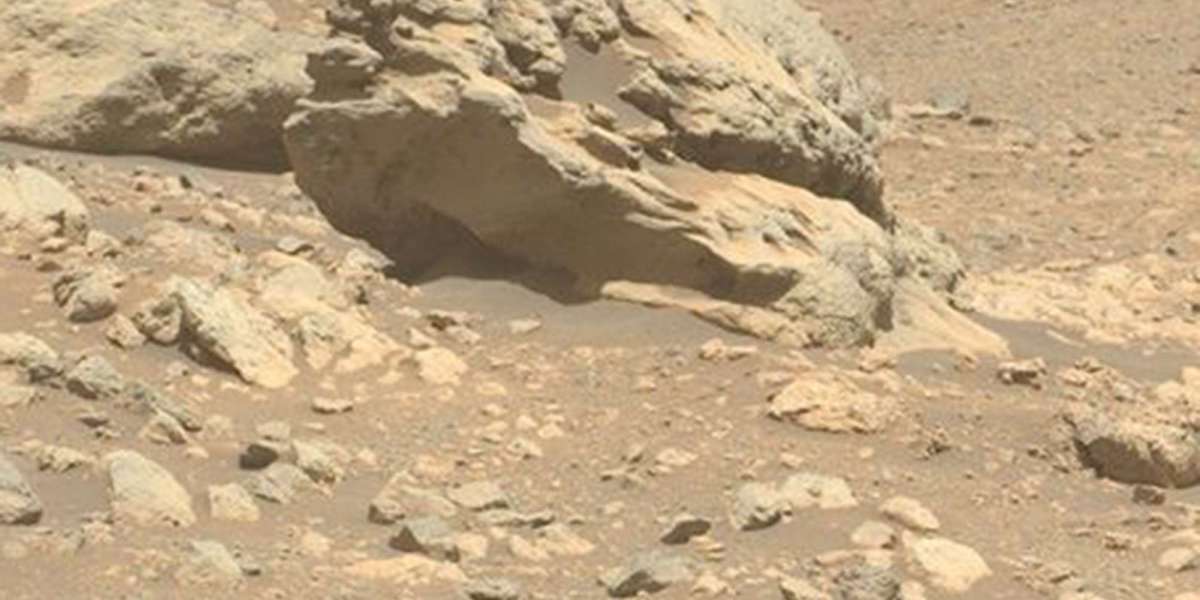 NASA Finds a Mars Rock That Doesn’t Belong — Scientists Say It May Be a Visitor From Beyond