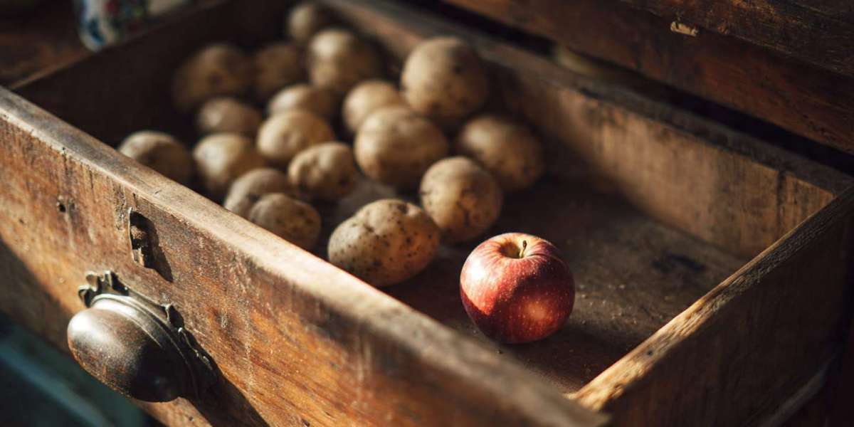 Storing Potatoes With an Apple: The Simple Kitchen Trick That Prevents Sprouting and Reduces Food Waste